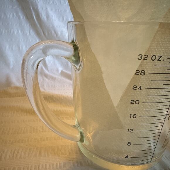 Vintage 4–Cup Fire King Measuring Cup with Blue Lettering #499 - Picture 7 of 14